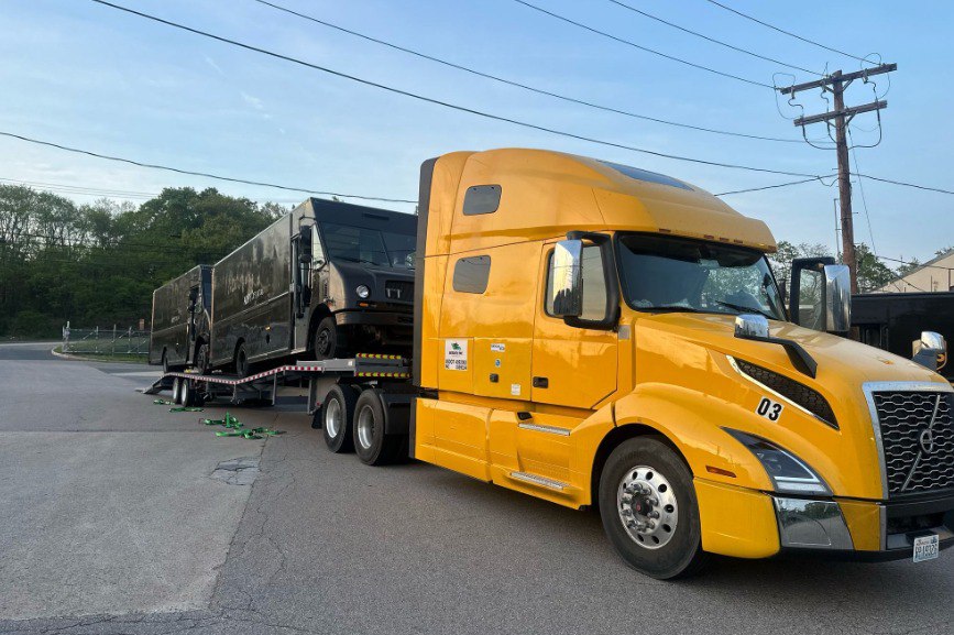 Shipping truck transporting vehicles safely